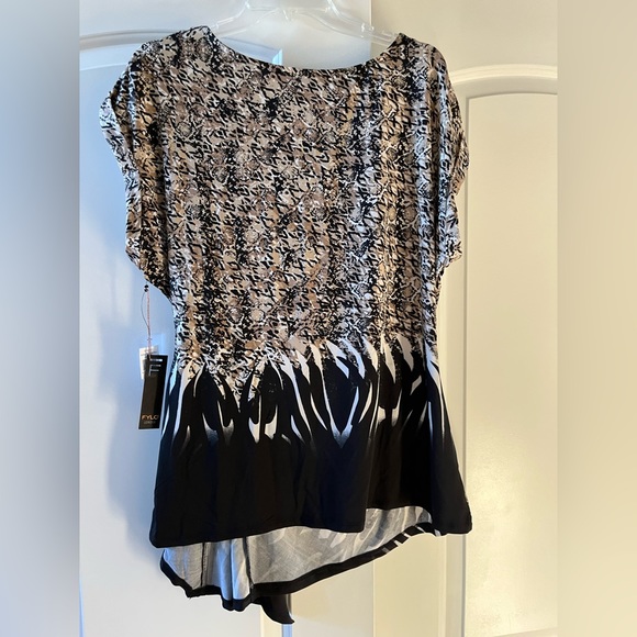 New top XL with gathered area - Picture 2 of 5